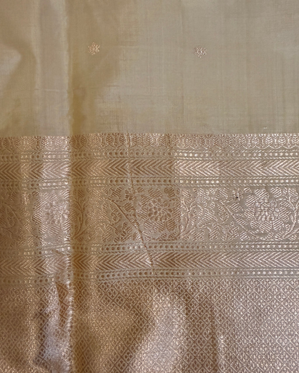 Mogra | Cream Handloom Banarasi Katan Silk Saree