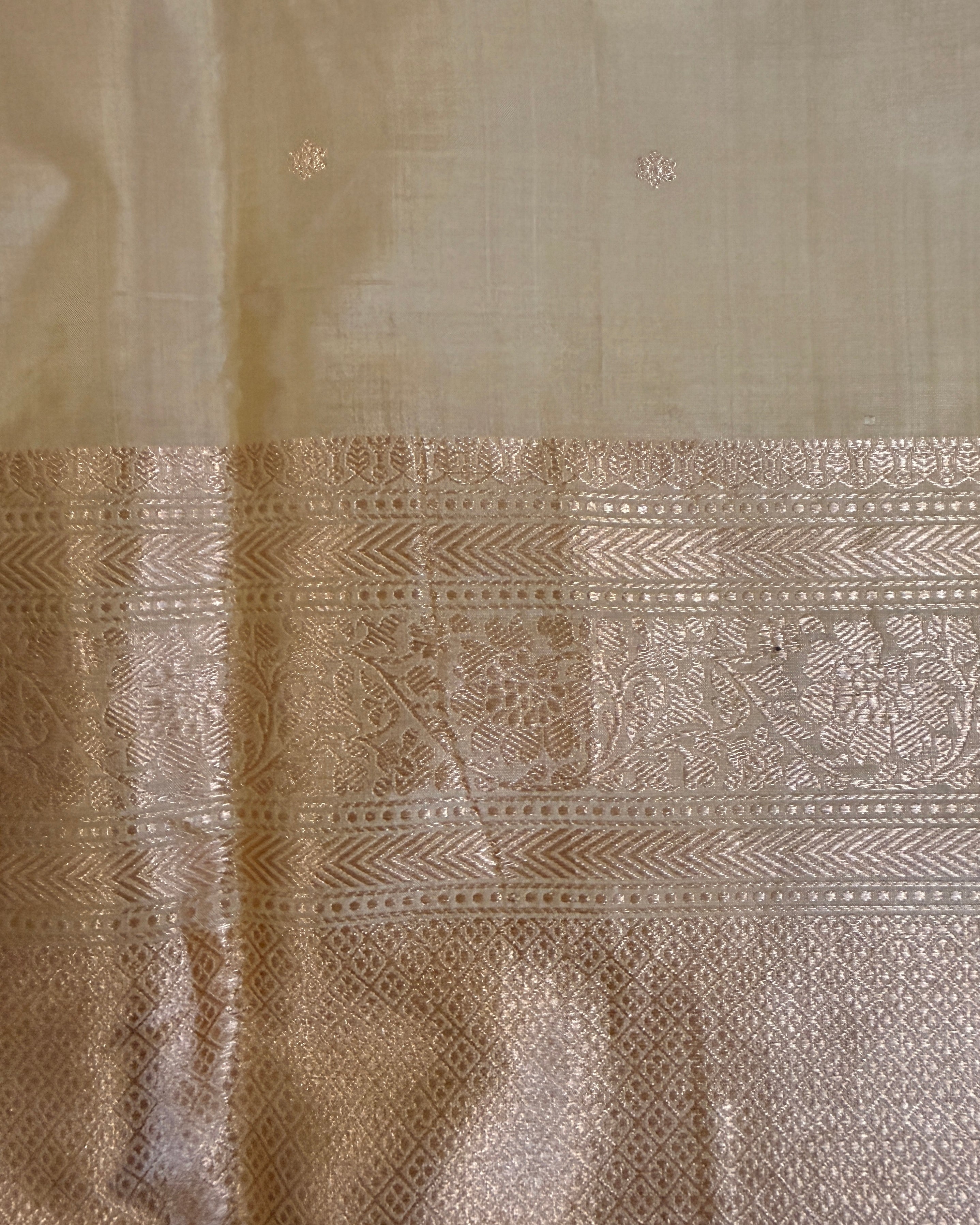 Mogra | Cream Handloom Banarasi Katan Silk Saree
