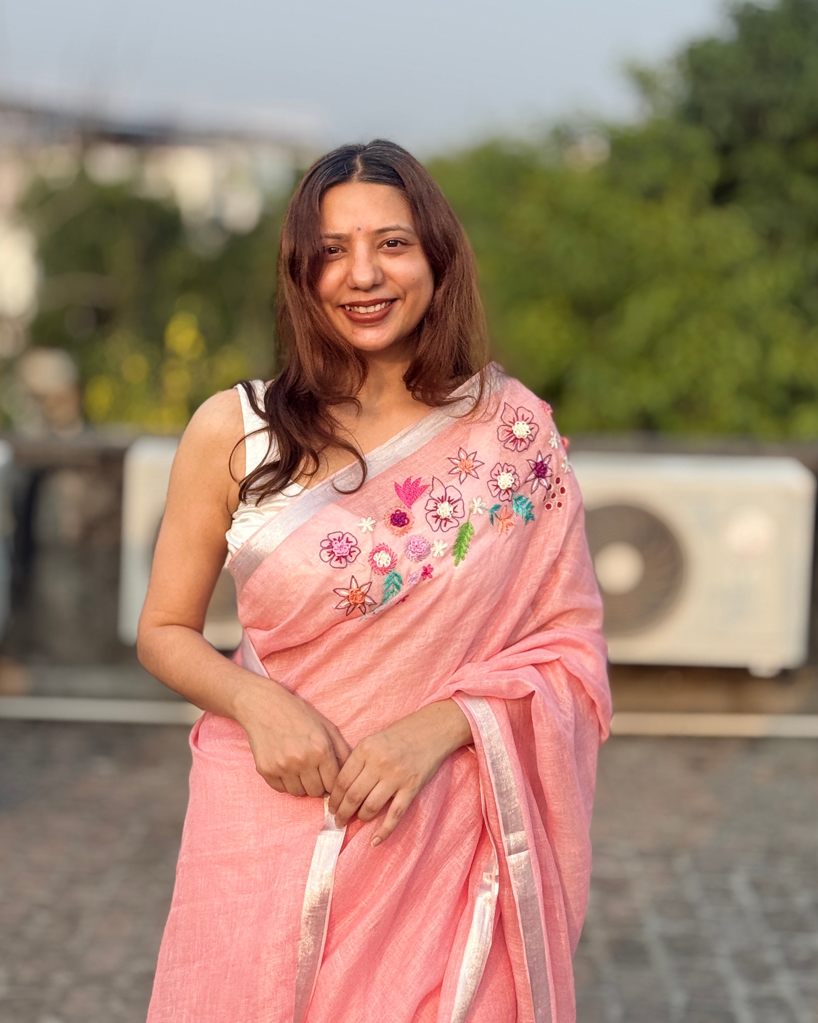 Ruhi | Embroidered Linen Saree