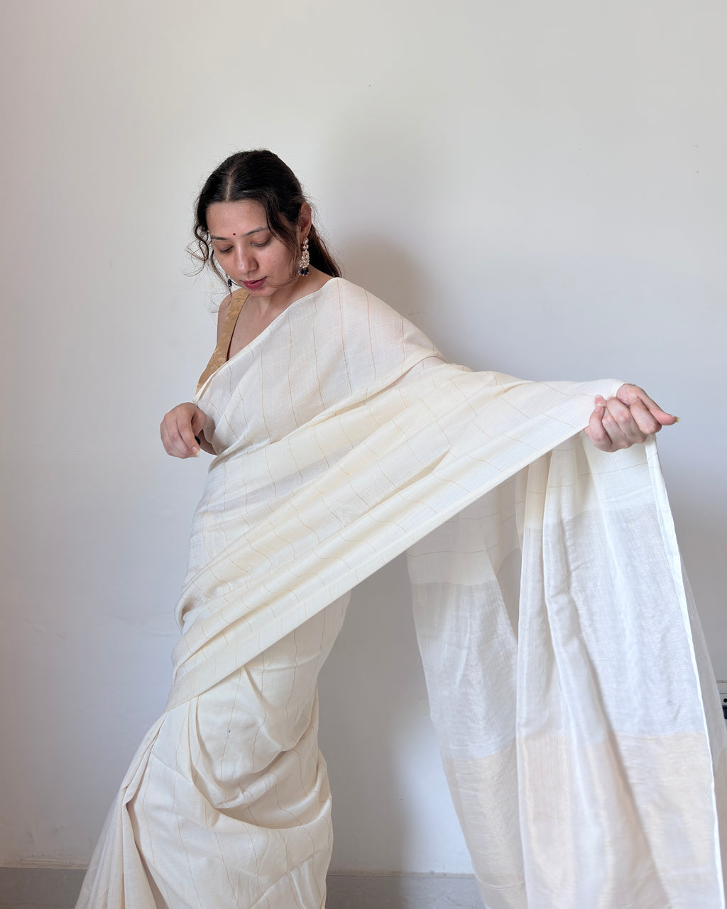 Nargis | White Twill Woven Maheshwari Saree